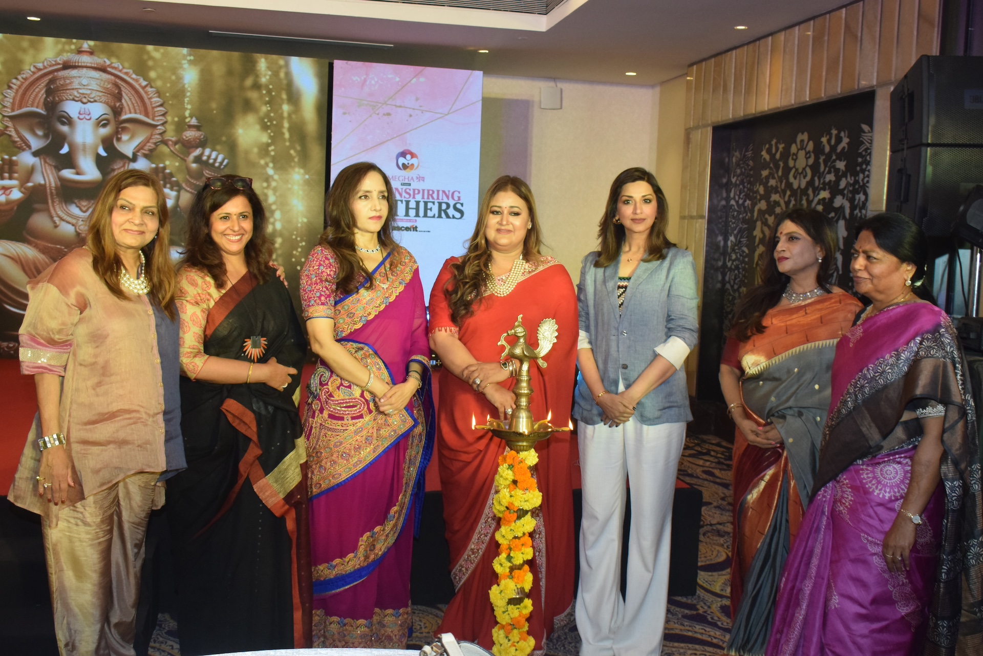 Seema Singh   Sonali Bendre along with guest